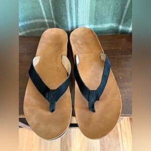REVITALIGN Black and Tan Sandals